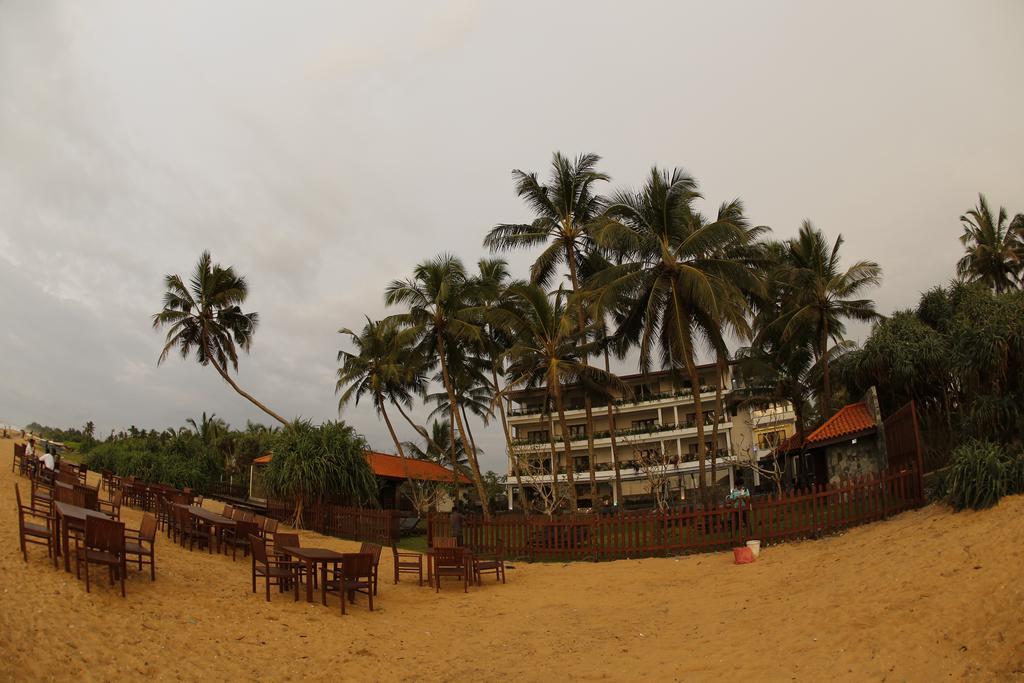 Blue Beach Hotel Wadduwa Dış mekan fotoğraf